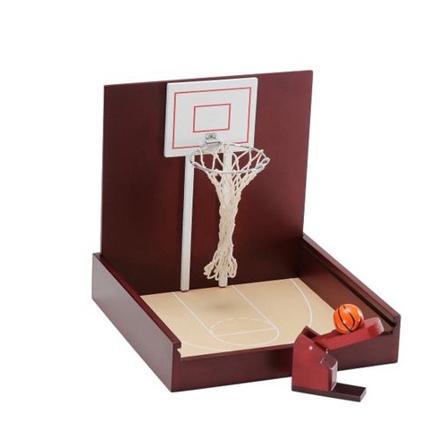 משחק כדורסל שולחני עץ.