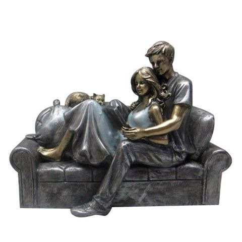 פסל "האוהבים על הספה". 