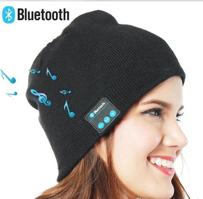 כובע גרב (אקריל) עם 2 רמקולים BLUETOOTH המונחים על האוזניים באיכות שמע טובה. 
רדיו ודיבורית מובנים.
נטען ע
