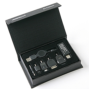 סולו - מטען USB לטלפון נייד עם 5 מתאמים שונים‎ בקופסת מתנה שחורה
