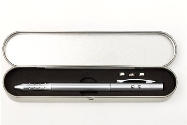 ציין לייזר עט 1x4 - סמן לייזר אדום דגם משופר כולל לייזר אדום, פנס led, עט שחור ועט כחול. 
