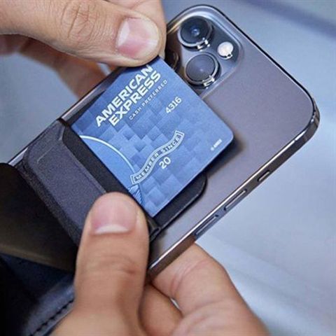 ארנק לכרטיס אשראי + מתקן לנייד. 