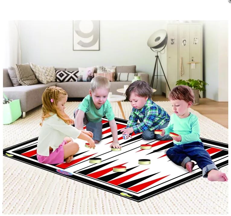 משחק שש בש גדול 80×70 ס”מ, לחצר/בית.  
המשחק כולל: שטיח גדול בגודל 70x80x0.5 ס”מ (בצבעים שחור+לבן+אדום), עשוי Non Woven בד לא ארוג + כלים עגולים שטוחים מפלסטיק בצבע אדום/שחור בגודל 4×1.5 ס”מ + 2 קוביות. 
המשחק מתאים למבוגרים ולילדים.